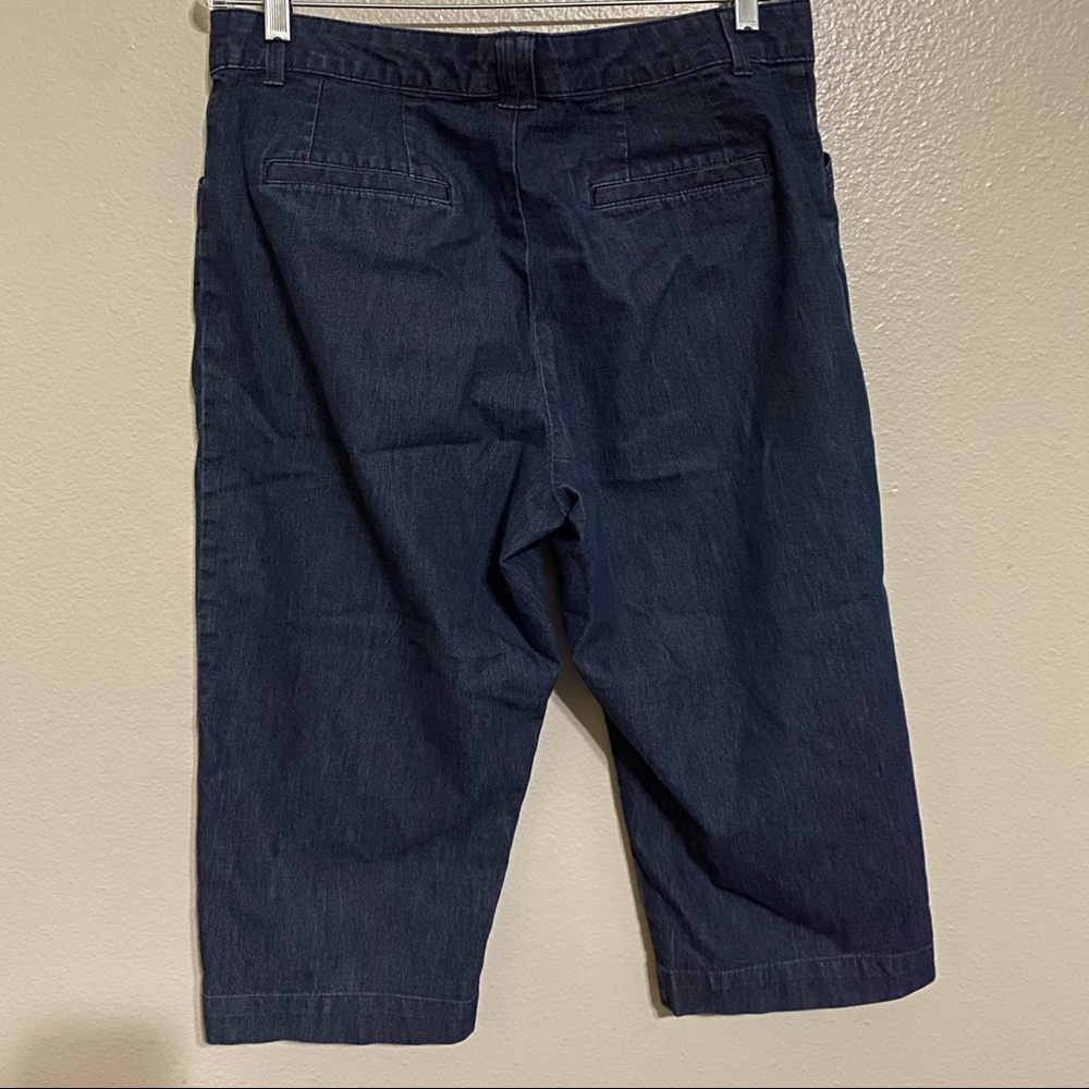 Jean Material Capris - Picture 4 of 5